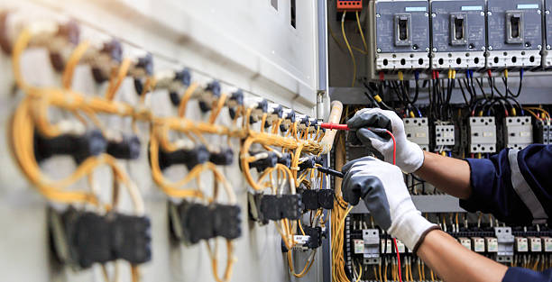 Professional Electrician technician working in Savoy, IL